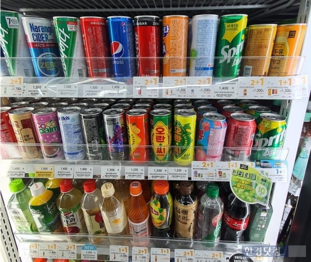 지난 29일 서울의 한 편의점 냉장고 모습. 스프라이트제로가 1+1에 판매되고 있다. [사진=이미경 기자]