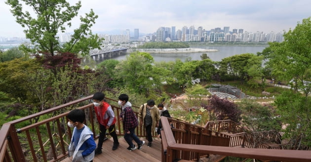 도심 속 자연 숲 '용양봉저정 공원' 개방