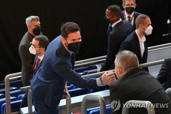 메시, 재계약 협상이 먼저...PSG 제안은 나중에 (엘 콰트로)