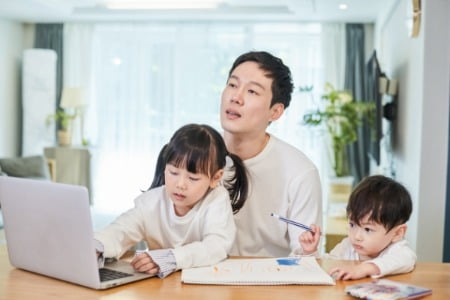 '엄마 출근·아빠는 집'…지난달 남성 육아 인구 '역대 최다'