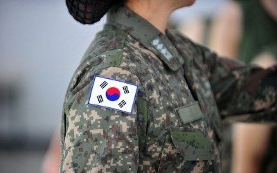 "여성도 100일 군사훈련"…'20대 남성' 구애 나선 민주당 