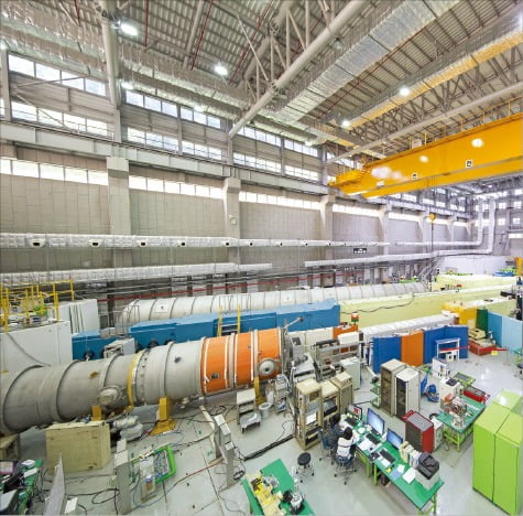 연구용 원자로 하나로의 연구시설 내부   한국원자력연구원 제공 