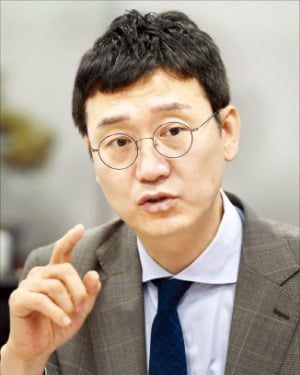 김웅 "現지도부에 뒤통수 여러번 맞아…기성 정치인은 黨 못바꿔"