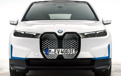 BMW 플래그십 순수전기차 iX 나온다…최대 600㎞ 주행