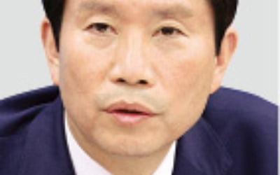 이인영 "금융·석유 對北제재까지 풀어야"