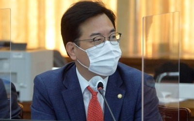 국민의힘 송언석, 개표상황실서 당직자들에 '욕설·발길질'