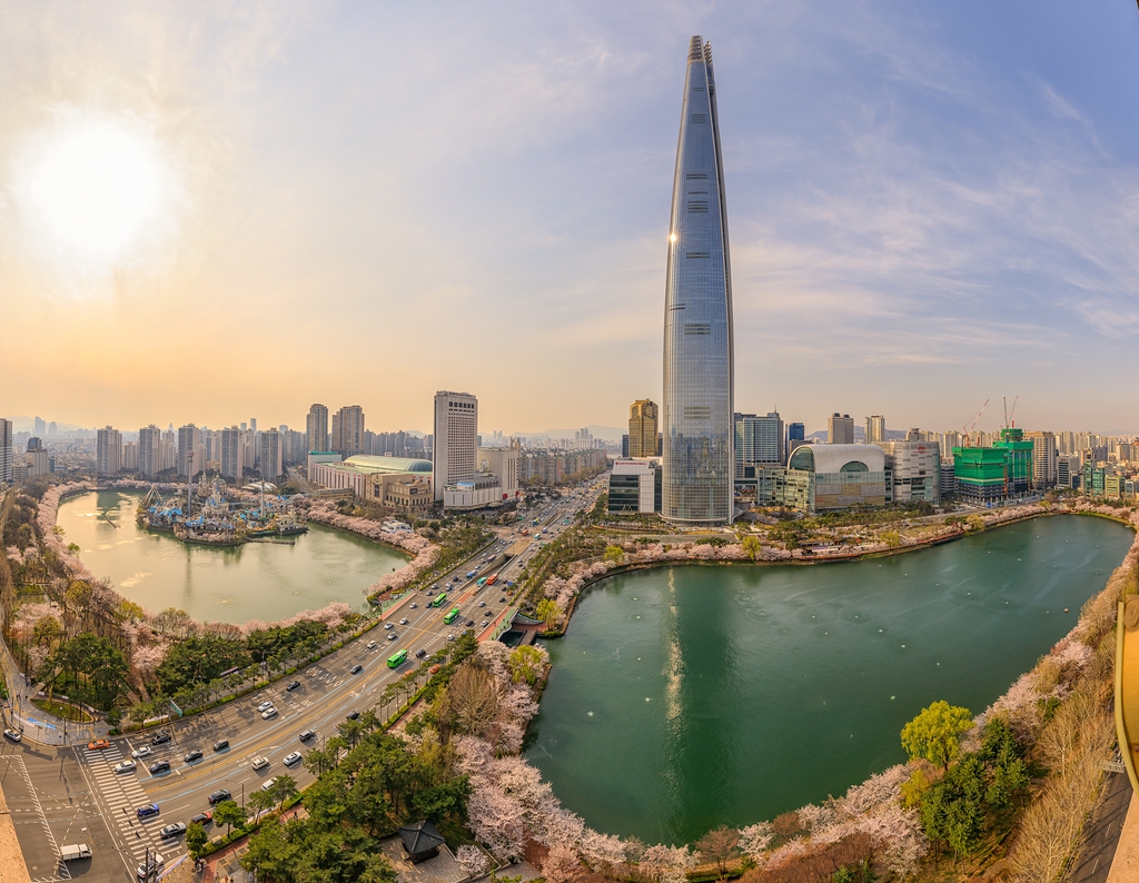 롯데월드타워, 랜선 벚꽃축제 연다…10CM·악뮤 버스킹 공연도