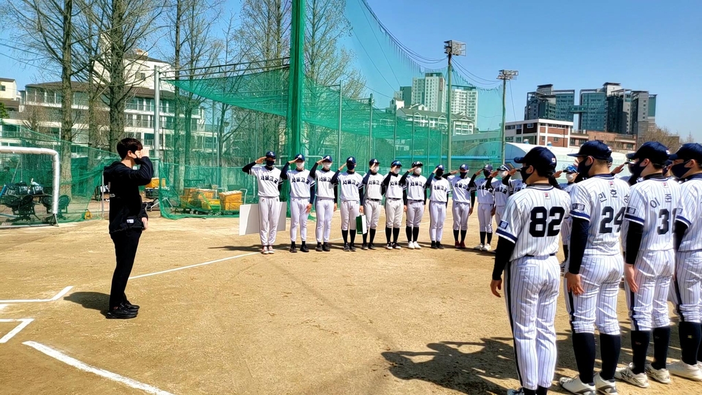 두산 박건우, 모교 서울고에 2천만원 상당 야구배트 기부