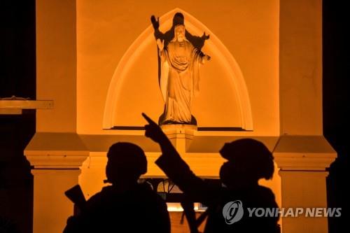 인니, 부활절 주간 교회 경비 강화…"자살테러, 순교 아니야"