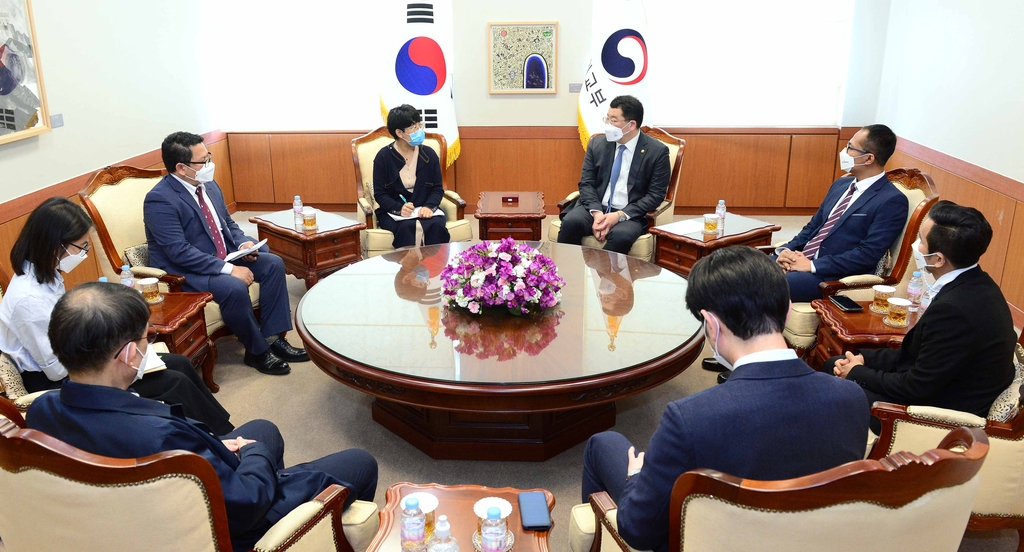 외교차관, 국내 미얀마 유학생 만나 "역경에 공감…민주화 지지"
