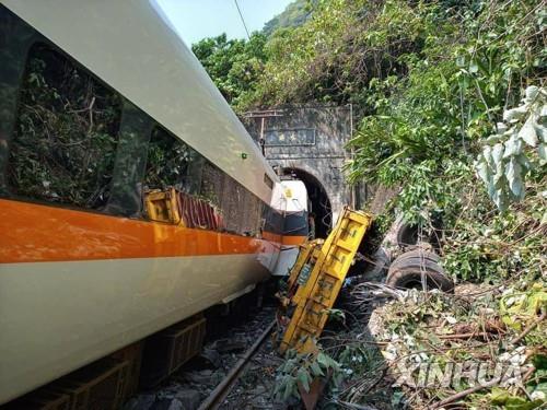 대만 열차사고에 각국 애도·도움 손길…대만, 사흘간 조기(종합)