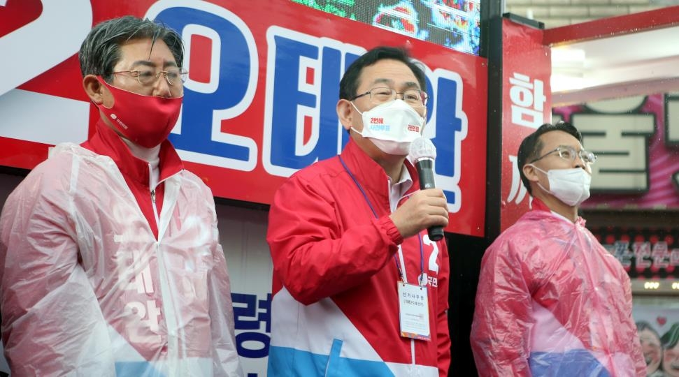 이낙연·주호영 의령서 유세 대결…빗줄기 속 지지 호소