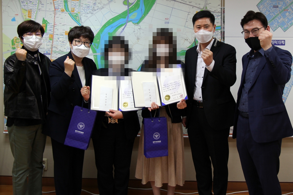 '남다른 눈썰미' 전화금융사기 3차례 연속 적발한 은행 경비원