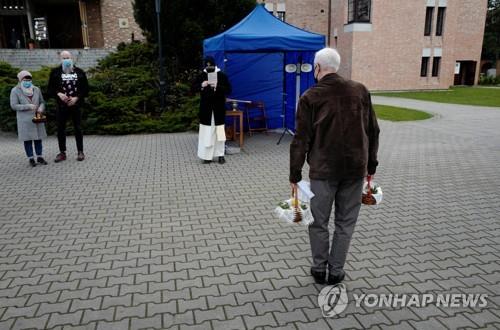 팬데믹 속 두번째 부활절…전세계에서 '일상의 부활' 기도