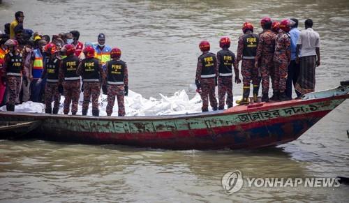 방글라서 50명 태운 여객선 전복…"5명 사망·수십명 실종"
