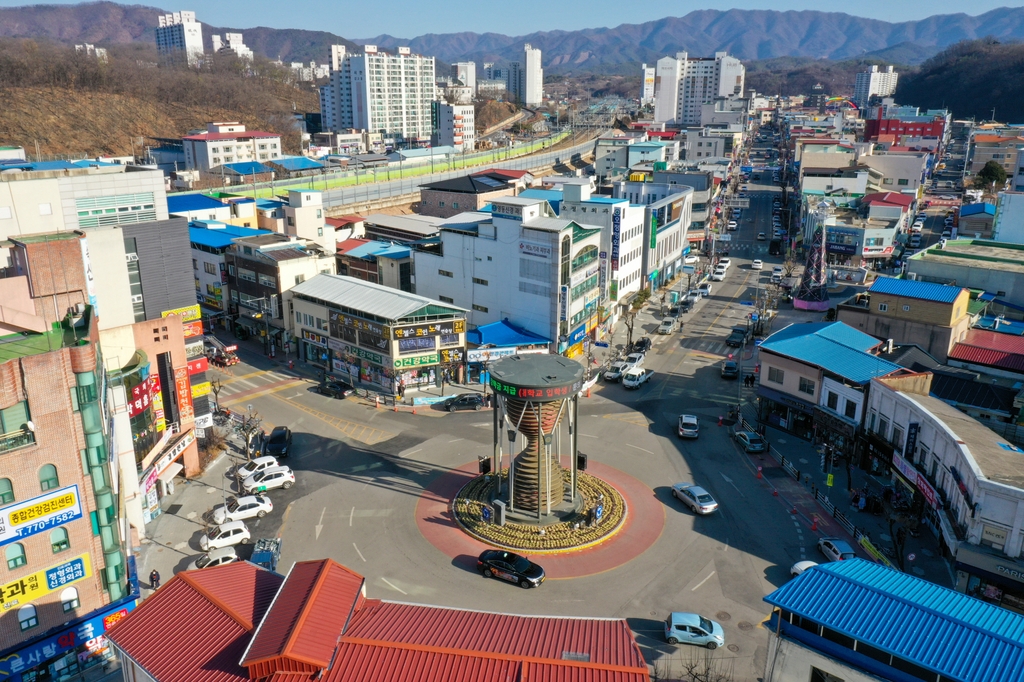 "회전교차로 만드니 교통사고 줄어" 영동군 올해 2군데 추가