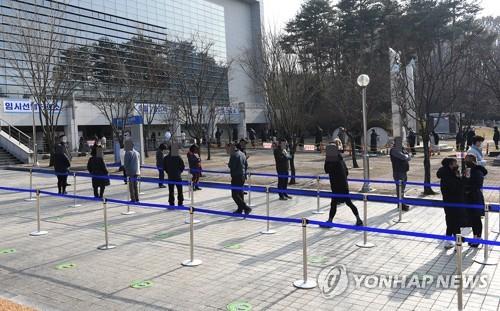 천안서 초등생 자매 포함 일가족 4명 확진…학교 원격수업 전환