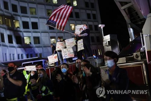 "미 코로나 4차대유행 조짐 속 이번엔 30~40대 젊은층이 주도"