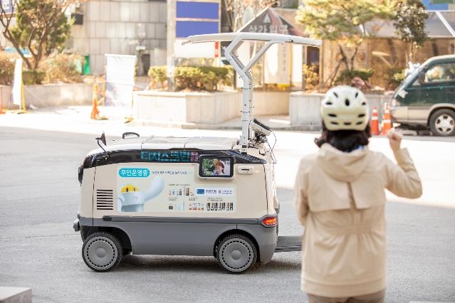 '야쿠르트 아줌마' 반세기…이젠 화장품·밀키트도 배달