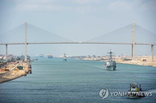 수에즈운하서 유조선 엔진 고장…10여분만에 정상화