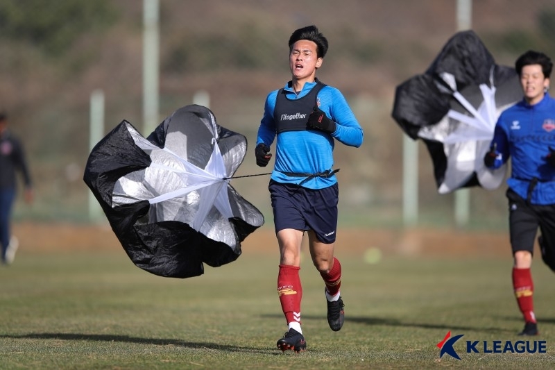 스터드로 상대 가격한 수원FC 정동호, 2경기 출장정지 징계