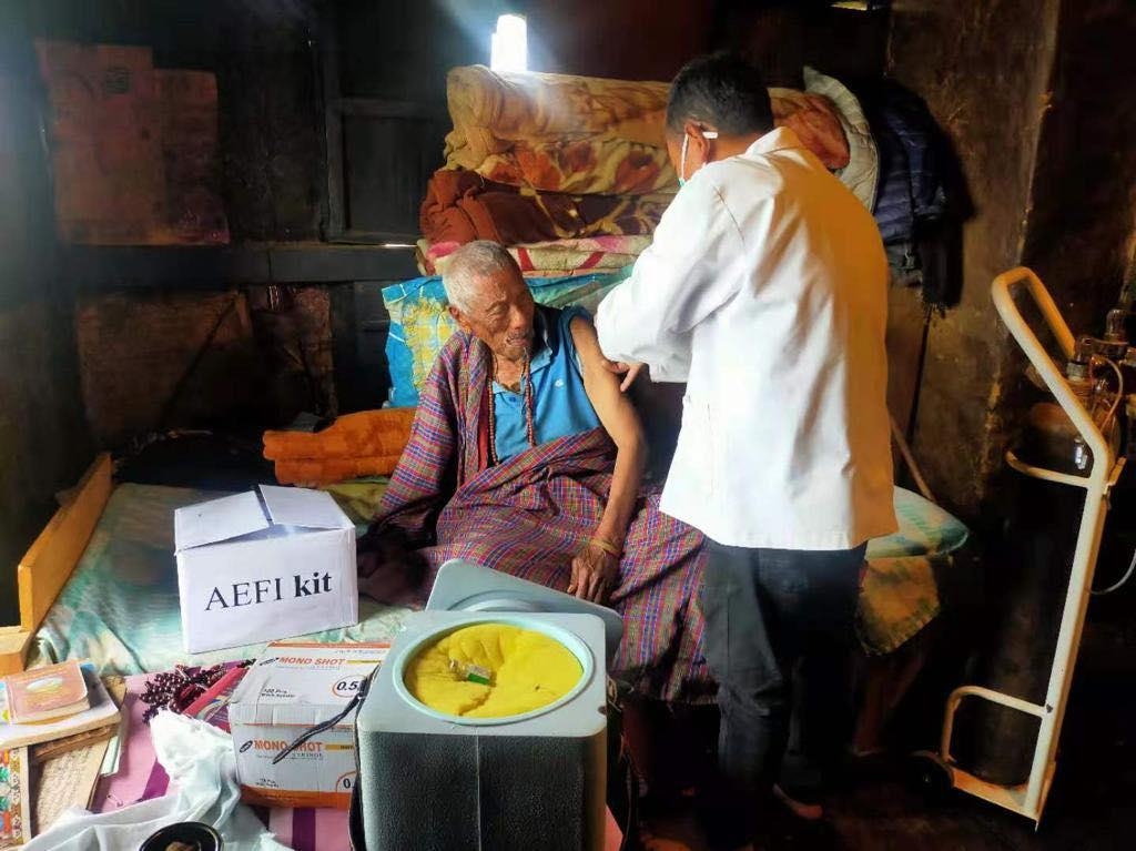 히말라야 소국 부탄, 11일 만에 인구 60% 백신 1차 접종 기록