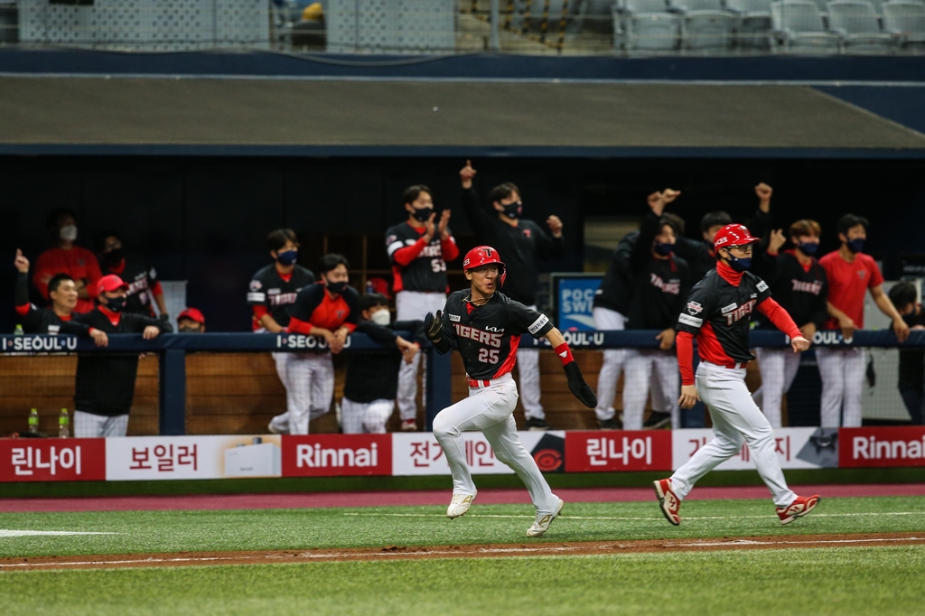 추신수 한국서 첫 안타가 홈런…멀티타점으로 역전승 앞장(종합)