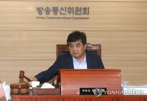 한상혁 방통위원장, 안양 코로나19 예방접종센터 방문