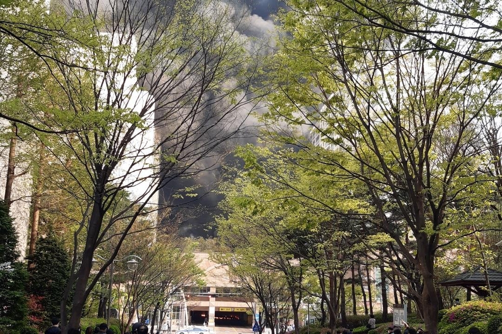 남양주 다산동 주상복합건물 큰불…소방당국 진화 중