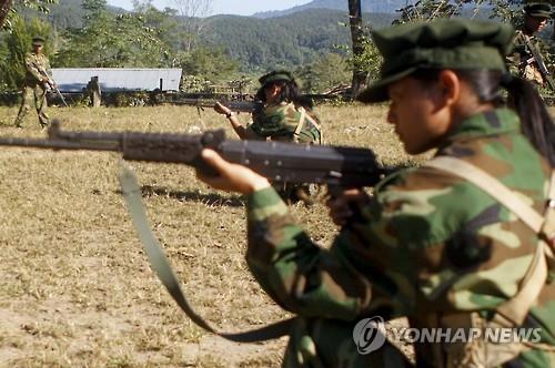 진압군 매복 공격 당하고 경찰서 피습…내전으로 치닫는 미얀마