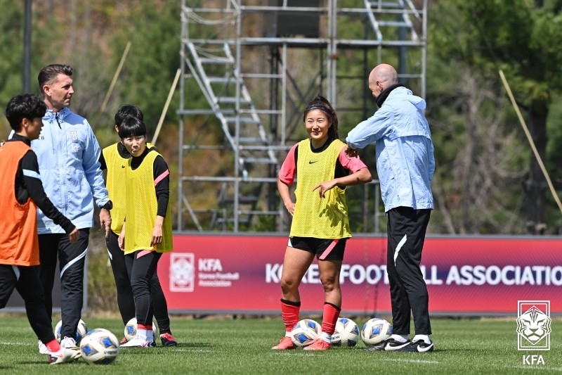 벨 여자축구팀 감독 "올림픽 가려면 PO 2차전 완벽한 경기 필요"