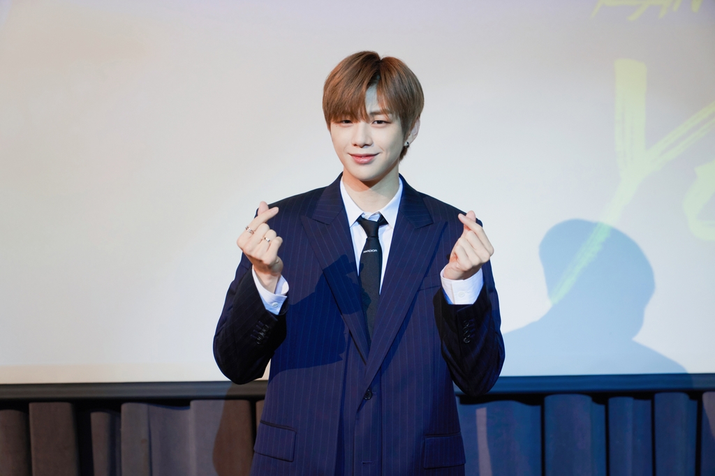 강다니엘의 '고해성사'…"새벽에 쓴 일기장 같은 앨범"