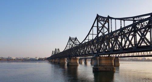 "중국, 북한과의 국경 다시 열 듯…전면 교류는 아직"