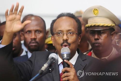 임기 끝난 소말리아 대통령 '2년 더 연장' 법안 서명