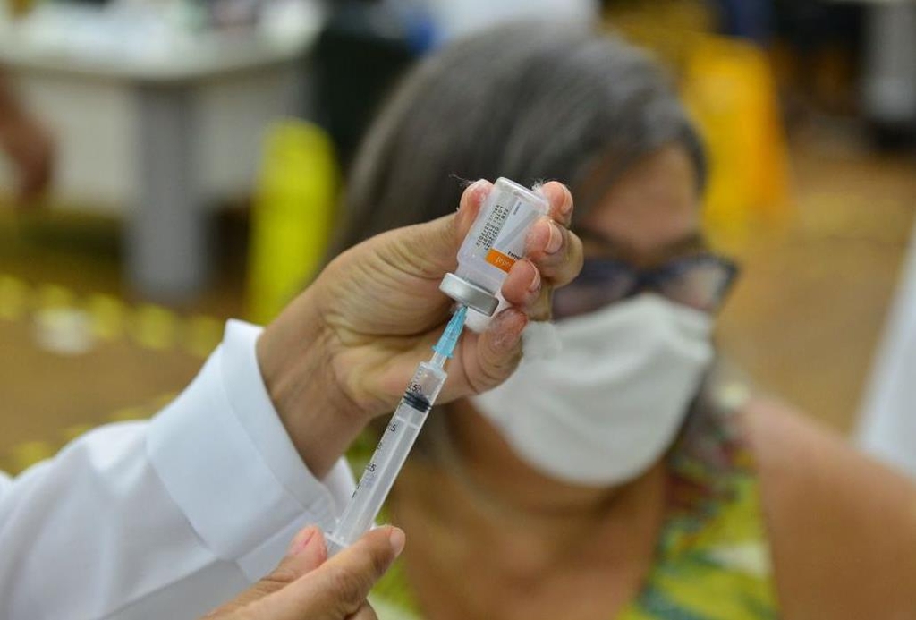 브라질 코로나 병상 부족 '숨통'…백신 떨어진 도시 접종 중단