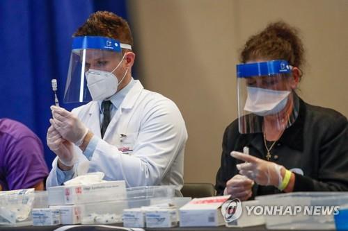 미, 얀센 백신 중단 연장…'엎친 데 덮친' 세계 백신 접종