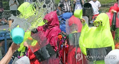 춘천시 축제 '기지개'…마임·인형극·연극 상설공연