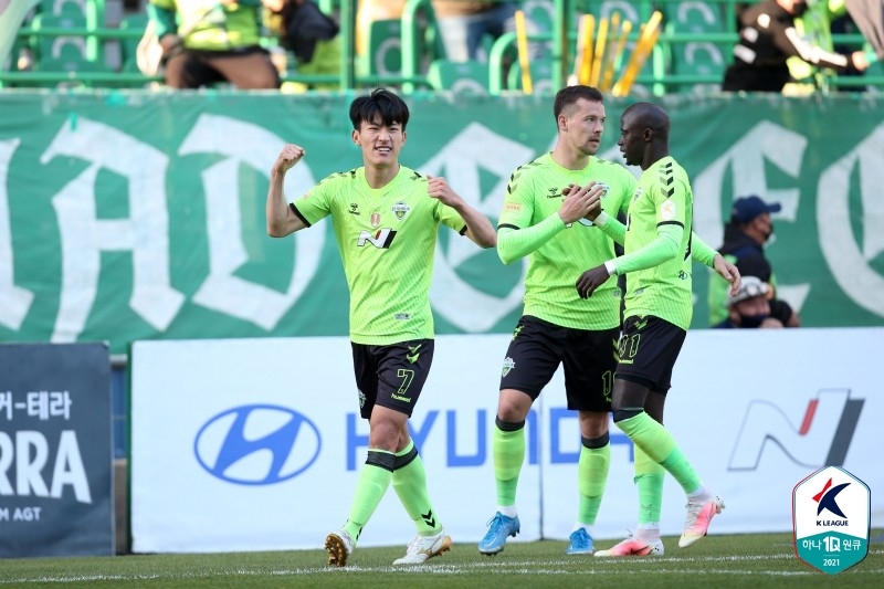 '한교원 골' 전북, 성남 꺾고 4연승…수원에 잡힌 울산과 6점차(종합)