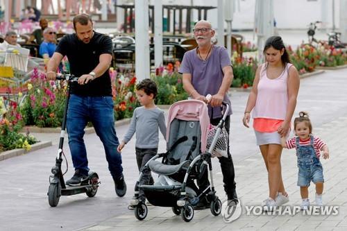 집단면역 근접 이스라엘 "내년에 쓸 백신도 확보…봉쇄 없을 것"