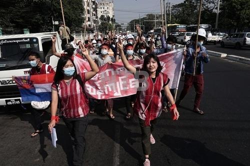 차로 들이받고 아파트 급습하고…미얀마 시위리더들 신변 위협