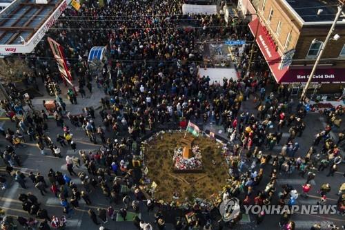 플로이드 살해 경관 유죄로 미 공권력 행사 바뀌나