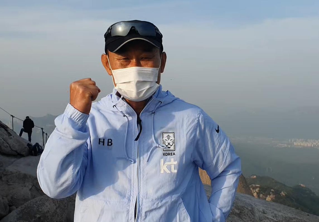 북한산 올라 조 편성 확인한 김학범 감독 "만만한 팀 없다"