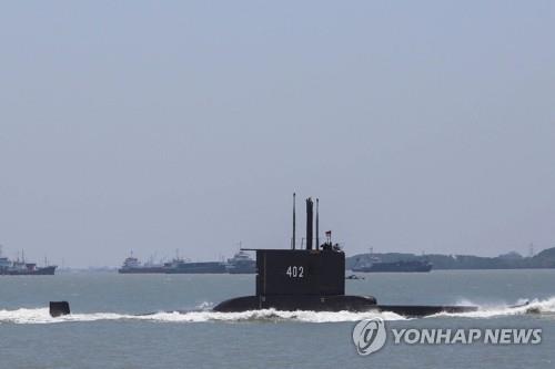 53명 탑승 인니 잠수함 해저 700m 실종…"생존 가능성 희박"(종합)
