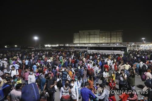 안이함과 변이 바이러스가 빚은 인도 '감염 쓰나미' 참사