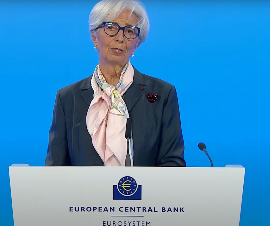 ECB, 코로나19 돈풀기 속도 유지…라가르드 "경제활동 반등기대"(종합2보)