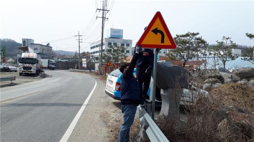 [톡톡 지방자치] "형광등 교체도 변기 보수도 공무원에게 맡기세요"