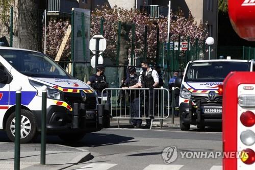 프랑스 경찰서에서 칼부림으로 직원 1명 사망…테러에 무게(종합2보)