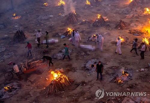 인도 코로나 사망 집계 4일간 1만명 육박…"실제는 더 많아"