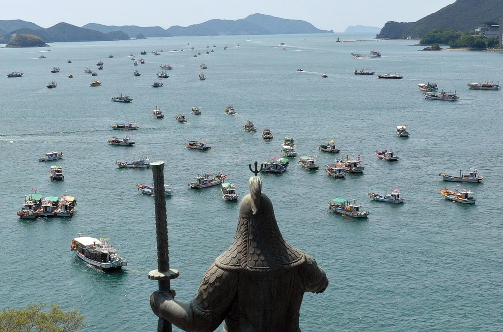 제2의 한산대첩 벌인다…어업인들 남해 이순신공원서 일본 비판