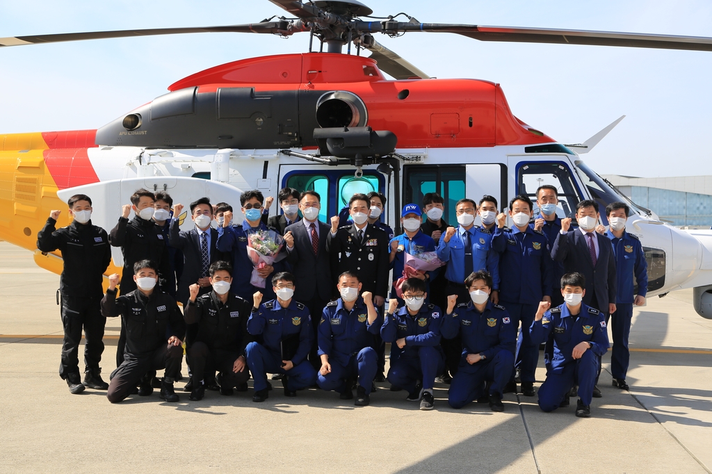 남해해경청 국산 중형 헬기 인수…해상구조 투입